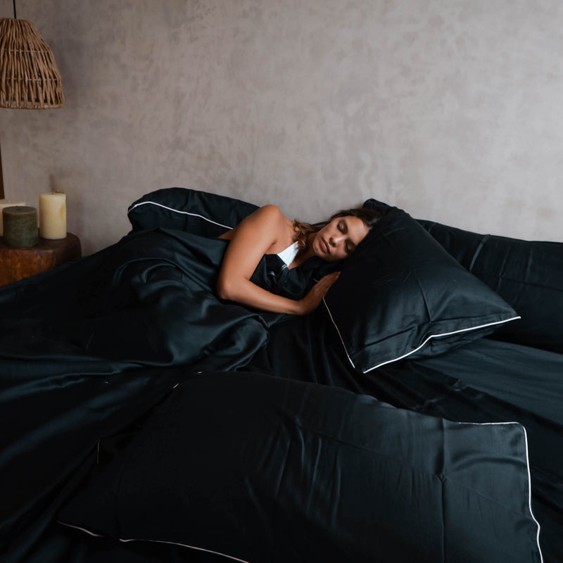 The BRISA Over-Sized Summer Cooling Bedding Set